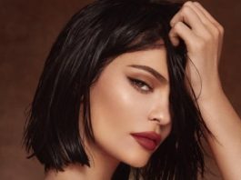 Kylie Jenner twerks in thing bikini